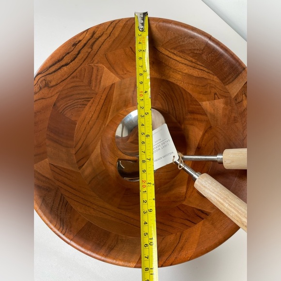 William Sonoma Wood Salad Bowl With 2 servers spoon set - Picture 9 of 9